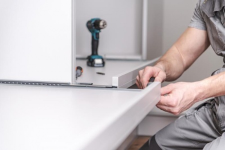 Les étapes clés pour créer un dressing sur mesure fonctionnel